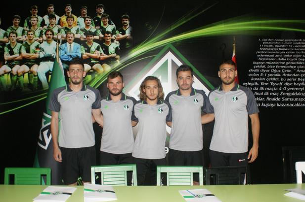Sakaryaspor'da yeni transferlere imza töreni yapıldı