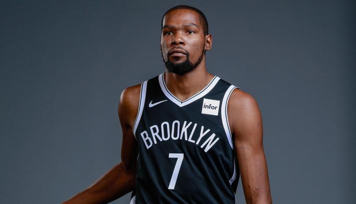 Kevin Durant parkelere geri dönüyor