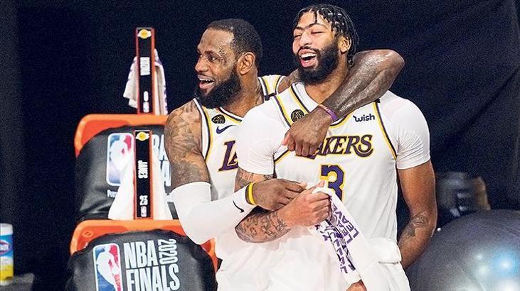 LeBron James ve Anthony Davis Lakers'da kaldı