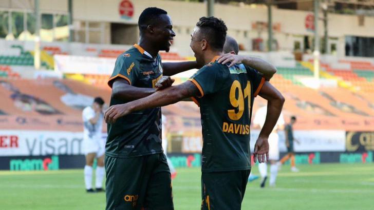 Alanyaspor zirveyi bırakmıyor