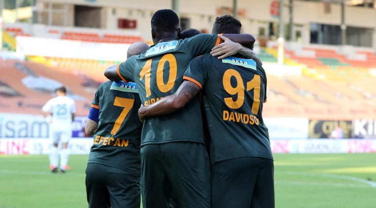 Lider Alanyaspor, rakipleriyle farkı açmak istiyor