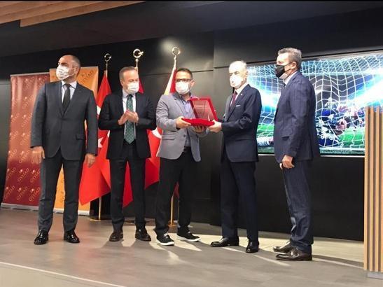 GSYİAD'dan Murat Akbaş'a 3.'lük ödülü