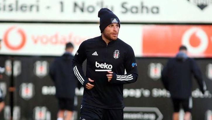 SON DAKİKA! Beşiktaş'a Fenerbahçe maçı öncesinde sakatlık şoku!