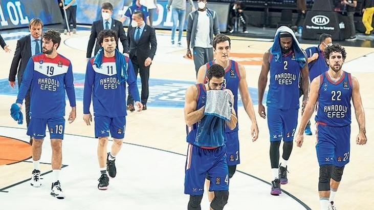 Eksik kadrolu Efes Kızılyıldız önünde