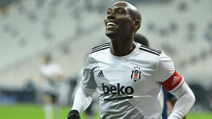 Beşiktaş'ın yaşayan efsanesi Atiba Hutchinson
