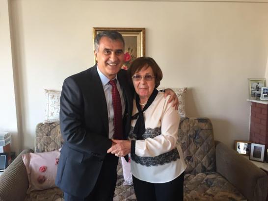 Şenol Güneş'ten ilkokul öğretmenine vefa