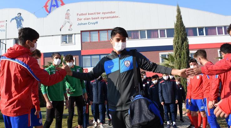 Furkan Metin, diplomayla Altınordu A Takımı'na katıldı