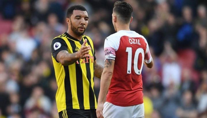 Mesut Özil'e bir destek de Troy Deeney'den