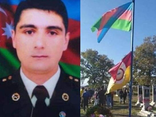 Azeri şehit asker Ferid Dursunov'un mezarında Galatasaray bayrağı