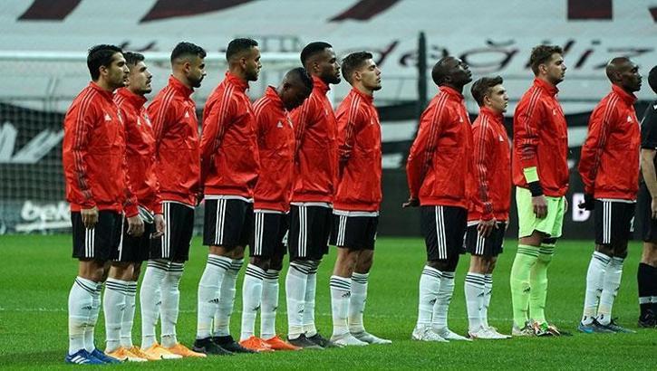 Beşiktaş'ta mucize geri dörtlü