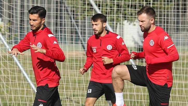 Antalyaspor'un Alanyaspor maçı idmanında bugün