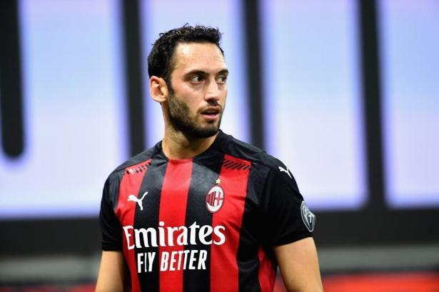 Hakan Çalhanoğlu, Manchester United yolunda