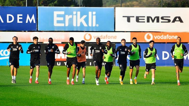 Beşiktaş'ta koronavirüs olan 2 futbolcu Başakşehir'e yetişebilir