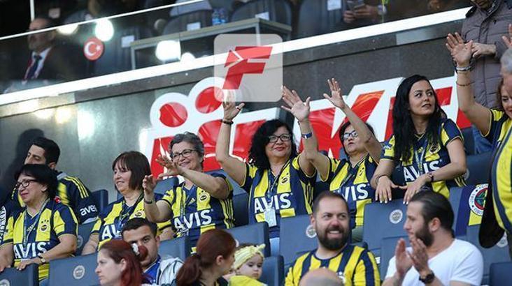 Bütün Anneler Avis için özel