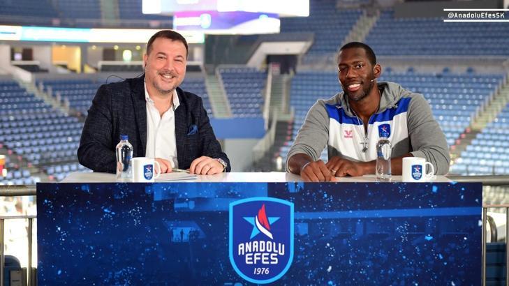 Anadolu Efes, Bryant Dunston'ı onurlandırdı