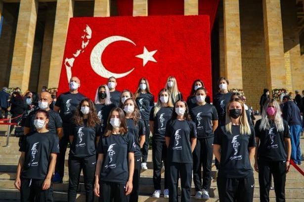 Paşa'nın Melekleri Ata'nın huzurunda
