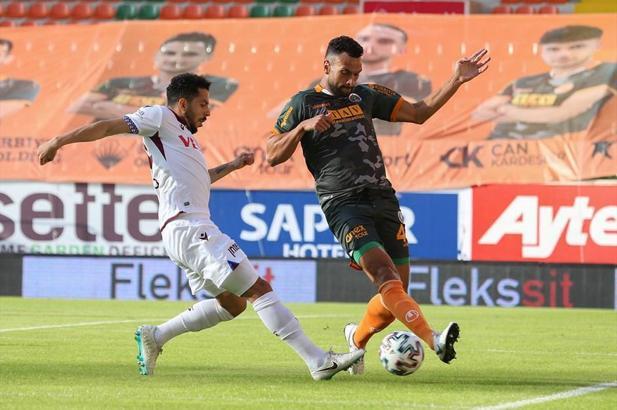 Alanyaspor-Trabzonspor maçında büyük kapışma