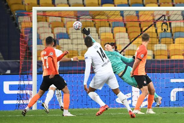 Borussia Mönchengladbach, Shakhtar Donetsk'i darmadağın etti!