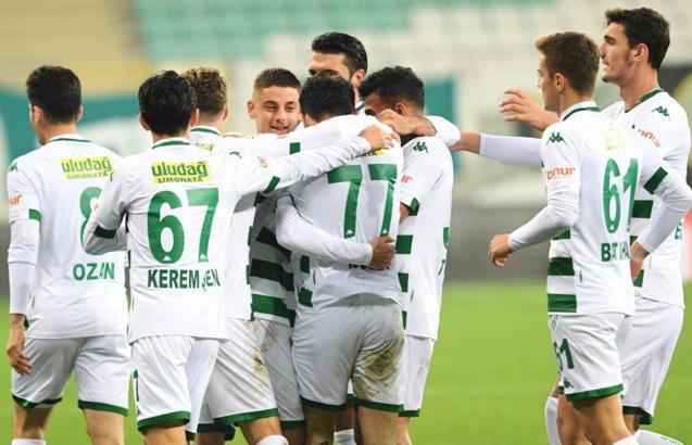 Bursaspor, 19.8'lik yaş ortalaması ile Karşıyaka karşısına çıktı