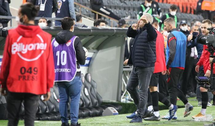 Marius Sumudica'dan olay hareketler! Beşiktaş taraftarı çılgına döndü!