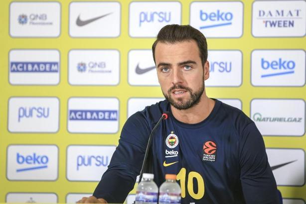 Melih Mahmutoğlu: Basketbol düşünmenin zor olduğu zamanlardayız