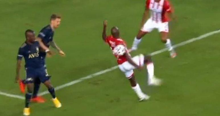 Antalyaspor - Fenerbahçe maçında kritik penaltı pozisyonu!
