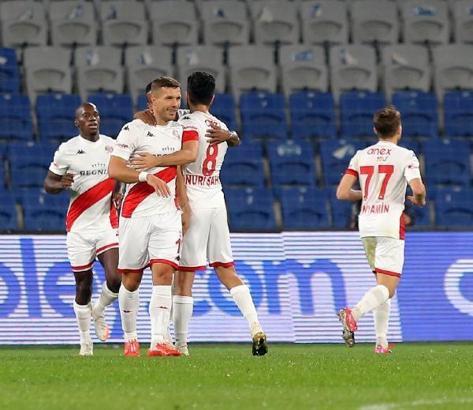 Podolski'den 15 maç sonra gol
