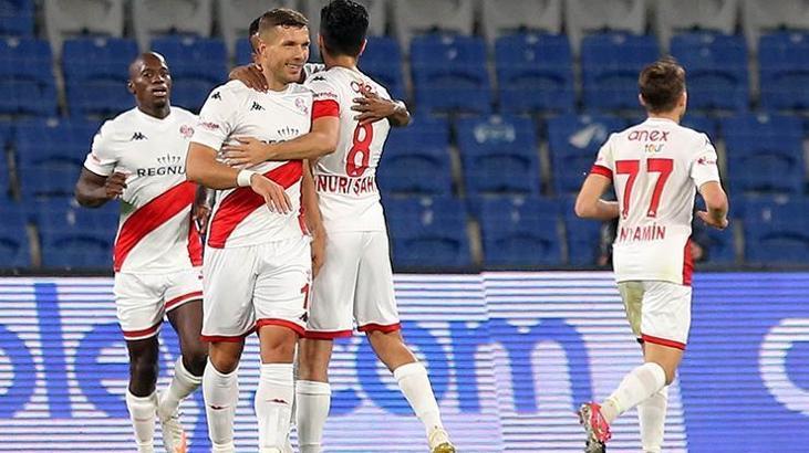 Jahovic atıldı; Podolski affetmedi