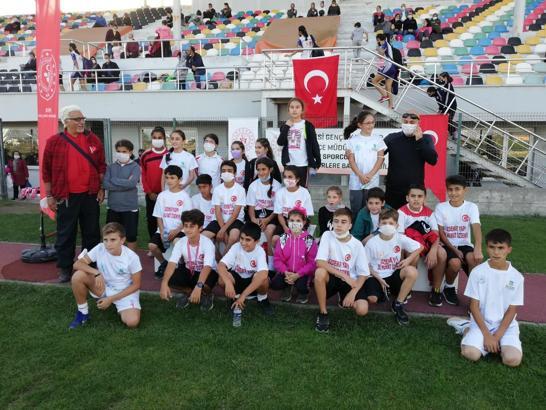 Bandırma atletizmde madalyaları topladı