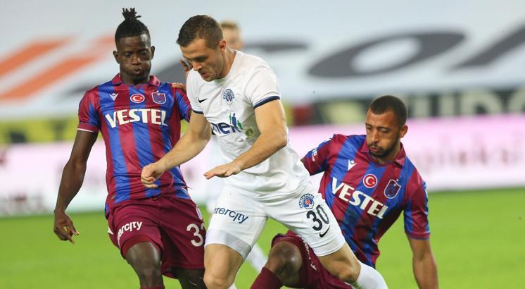 Trabzonsporlu taraftarlardan Kasımpaşa maçında takımlarına tam destek