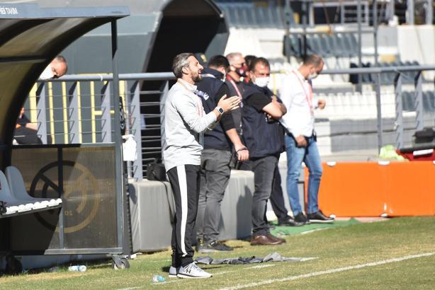 Manisa Futbol Kulübü'nde Serkan Özbalta'dan futbolcularına övgü