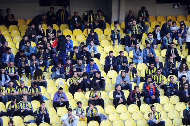 Kadıköy'de tribünler boş kaldı