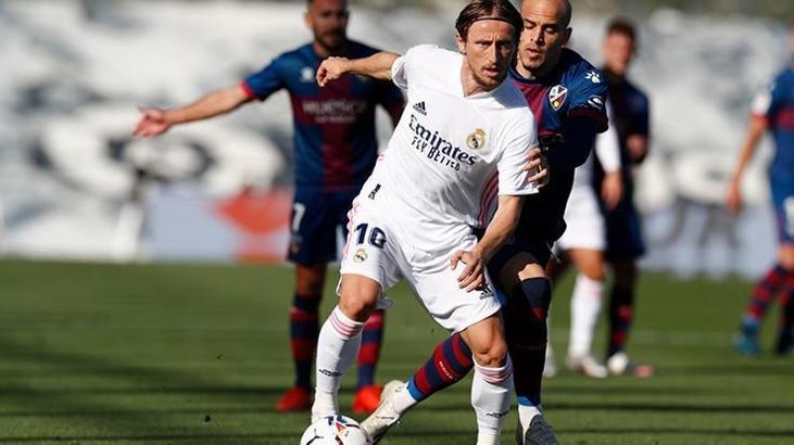Real Madrid Huesca'yı geçti ve lider oldu