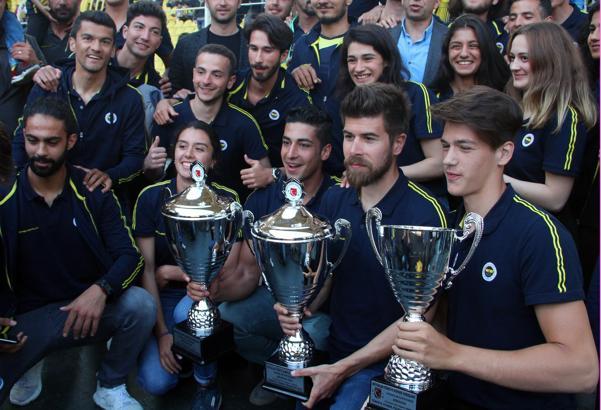 Fenerbahçe'de şampiyon şubeler statta tur attı