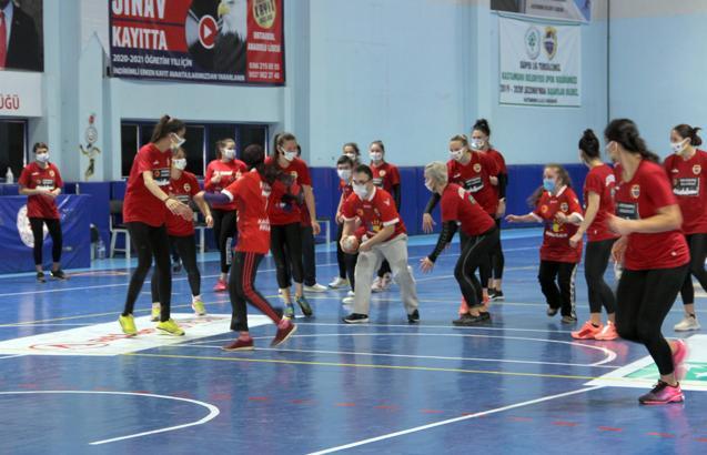 Kastamonu Belediyespor, özel sporcularla gösteri müsabakası yaptı