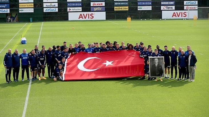 Fenerbahçe'den 29 Ekim pozu!