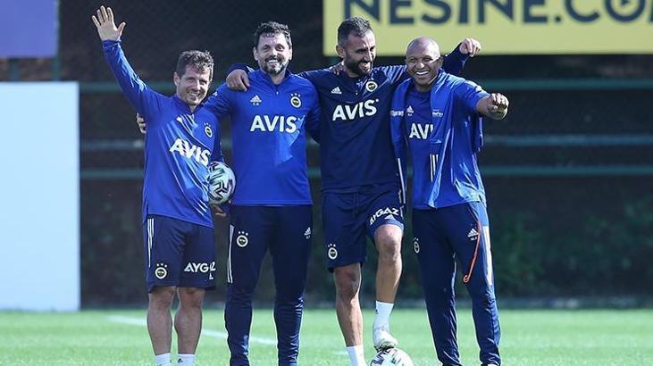 Fenerbahçe antrenmanında kazanan Emre Belözoğlu ve Erol Bulut