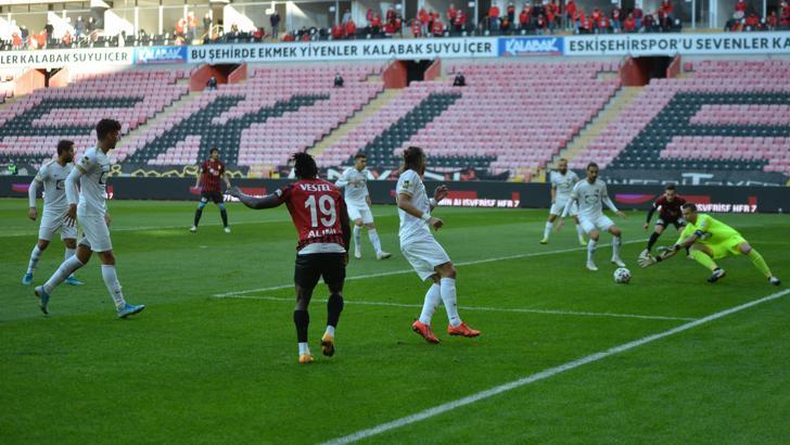 Akhisarspor çıkışa geçti