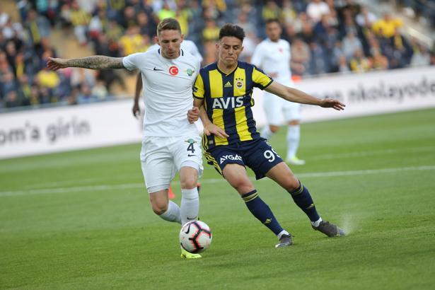 Eljif Elmas'tan Fenerbahçe'ye kötü haber