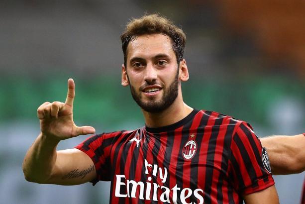 Manchester United'dan Hakan Çalhanoğlu'na 5 yıllık sözleşme