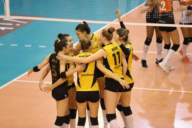 Müthiş derbi... VakıfBank pes etmedi, Eczacıbaşı VitrA'yı devirdi