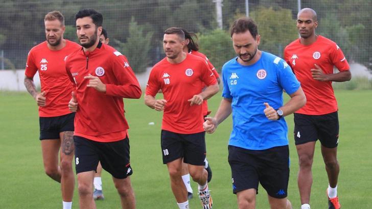 Antalyaspor, 8 eksikle Fenerbahçe maçına hazırlanıyor