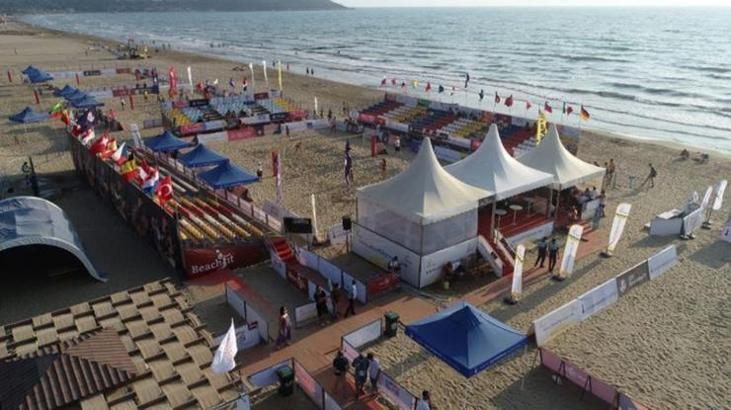 Plajda voleybolunda İzmir'de 2.perde