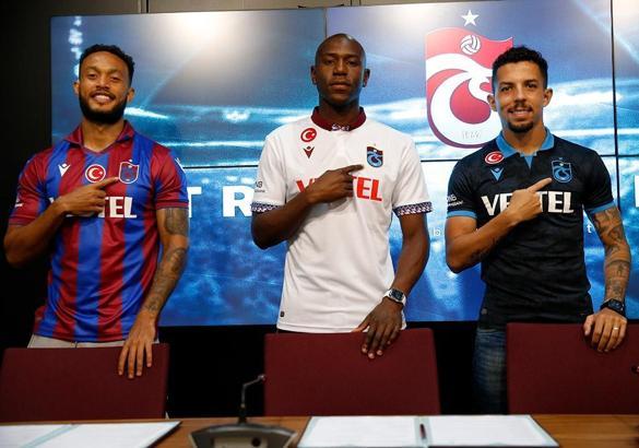 Trabzonspor'da yeni transferler için imza töreni düzenlendi