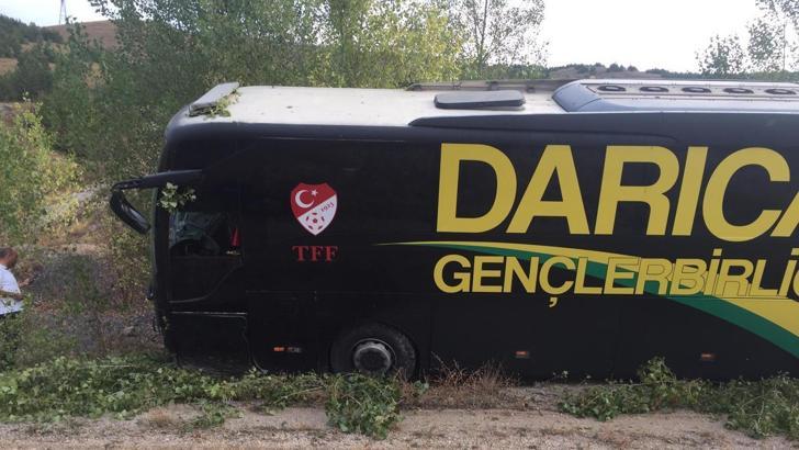 Darıca Gençlerbirliği'nin otobüsü kaza yaptı; 5 personel hastaneye kaldırıldı