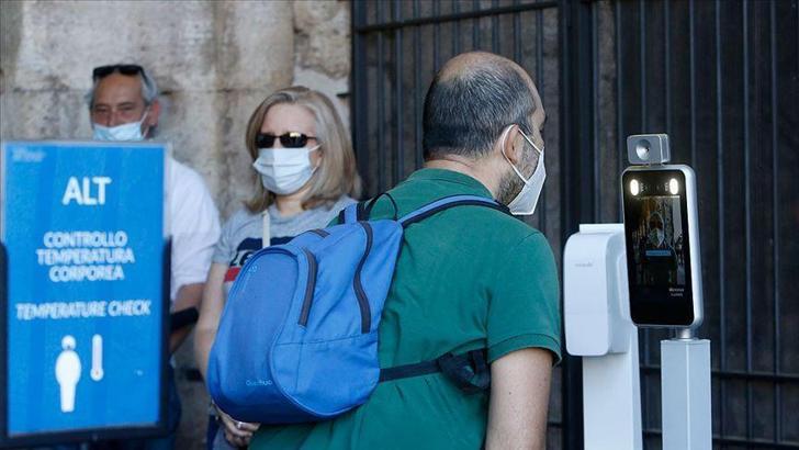 İtalya'da son 24 saatte 1585 kişiye Kovid-19 tanısı konuldu