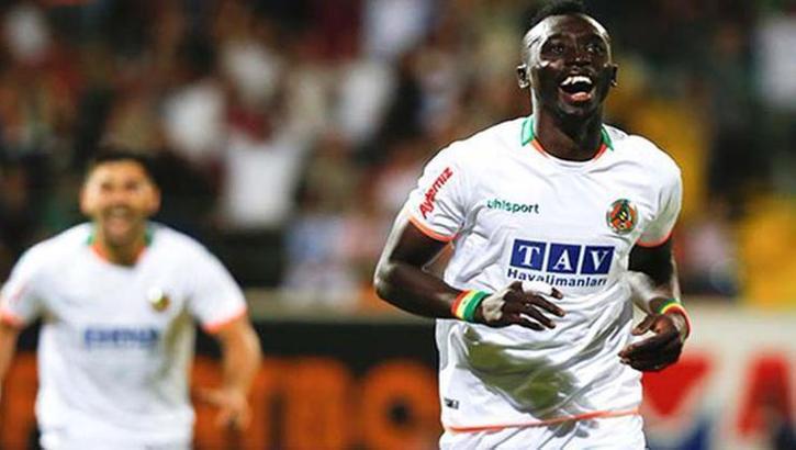 Menajerler Trabzonspor'a transfer için Cisse'yi önerdi