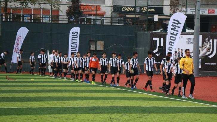 Juventus Akademi top başı yapıyor