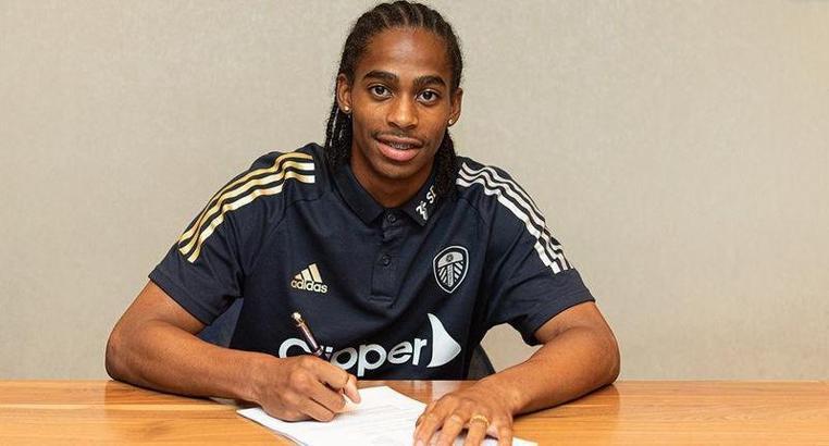 Leeds United, 18 yaşındaki Crysencio Summerville'ı transfer etti