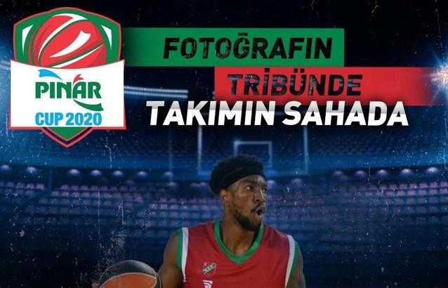 Fotoğrafın tribünde takımın sahada